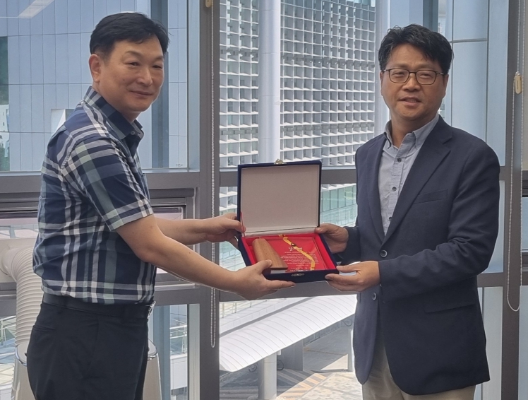 충남도 신동헌 자치안전실장 기상청 감사패 수상