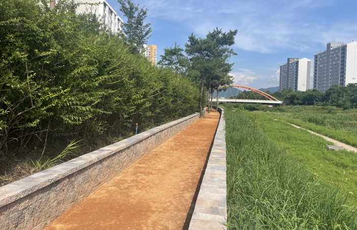 제천시, 장평천 일원 맨발걷기 황톳길 개장식 개최!