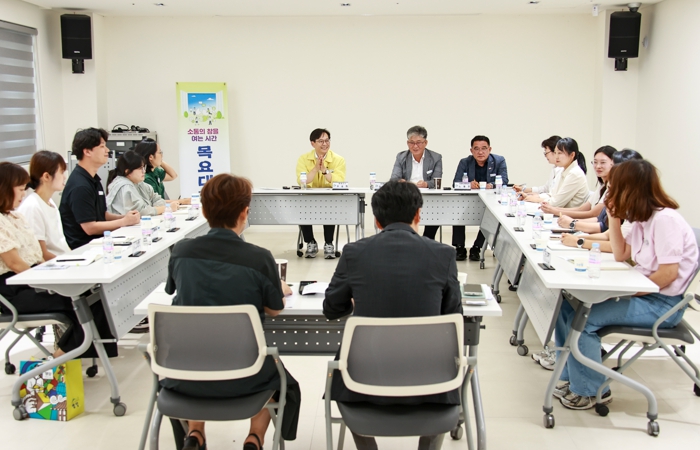 영암군, 사서직공무원과 목요대화