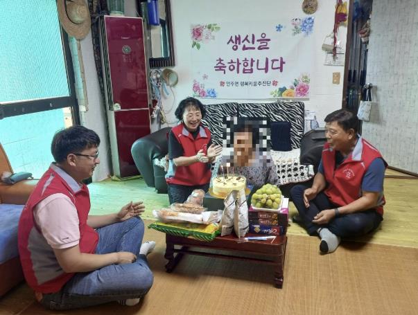 아산시 인주면 행복키움추진단, 홀로 계신 어르신 '생신상 차려드리기' 행사 진행