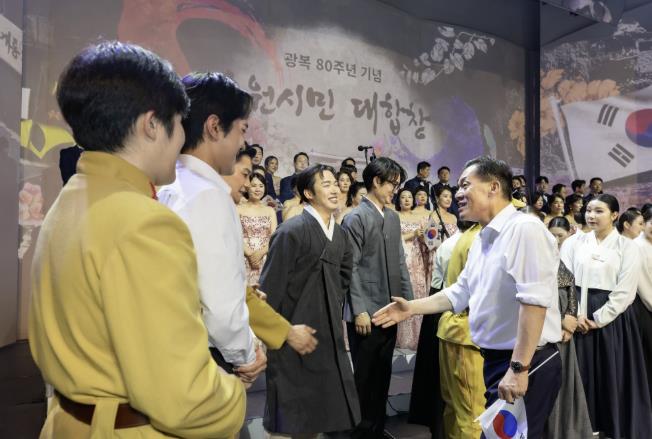 수원시 "예술인 살리고, 시민이 즐기고, 문화예술이 흥한다!"