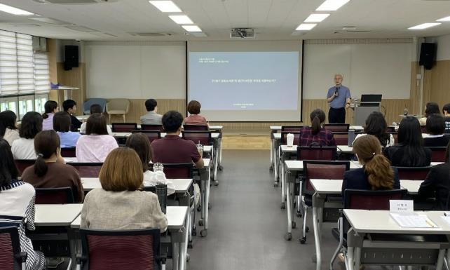 시흥시중앙도서관, 직원 역량강화 교육 추진…데이터 활용 능력 높인다