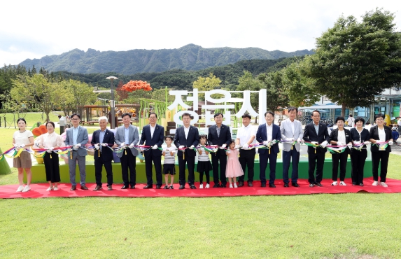 정읍시, 7개 테마 갖춘 ‘기적의 놀이터’ 개장…아이·가족 모두의 공간
