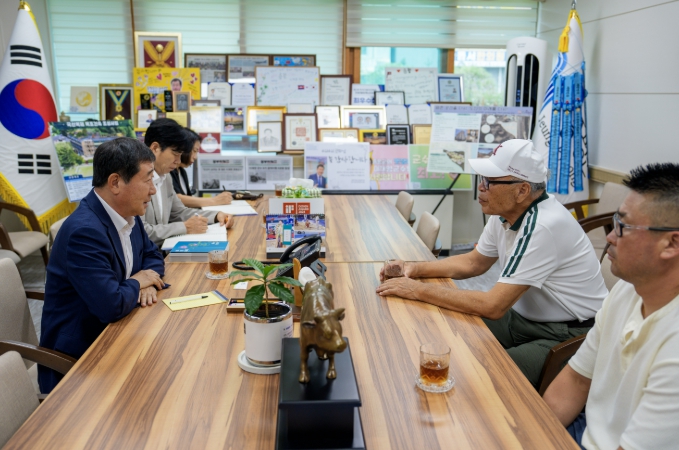 증평군, 야구 명장 김응용 감독과 ‘미래 야구 꿈나무 육성 프로젝트’논의