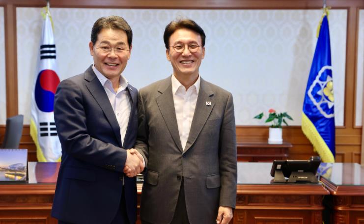 권익현 부안군수, 김민석 국무총리 면담 새만금 RE100 산단 지원 요청
