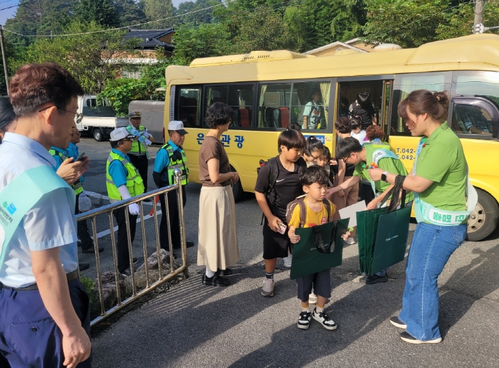 금산군, 진산초에서 운전자 및 어린이 대상 교통안전 캠페인