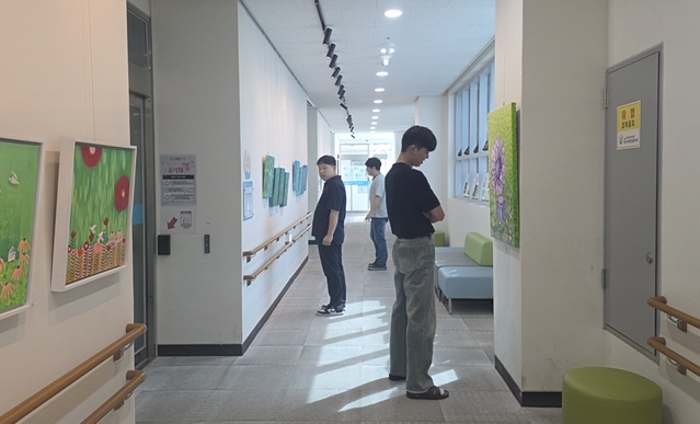 “김해시서부장애인종합복지관, 열린갤러리  '가을 작품전-홍은주・이순미・강민주 3인전' 개최”