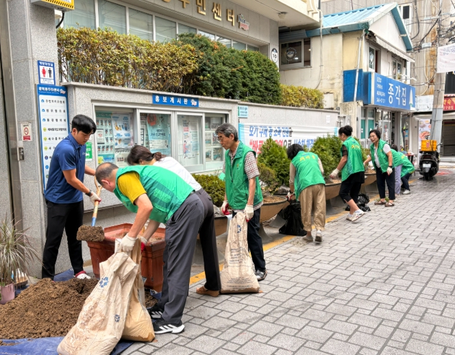 부산 중구 광복동 새마을단체,  가을맞이 환경정비 실시