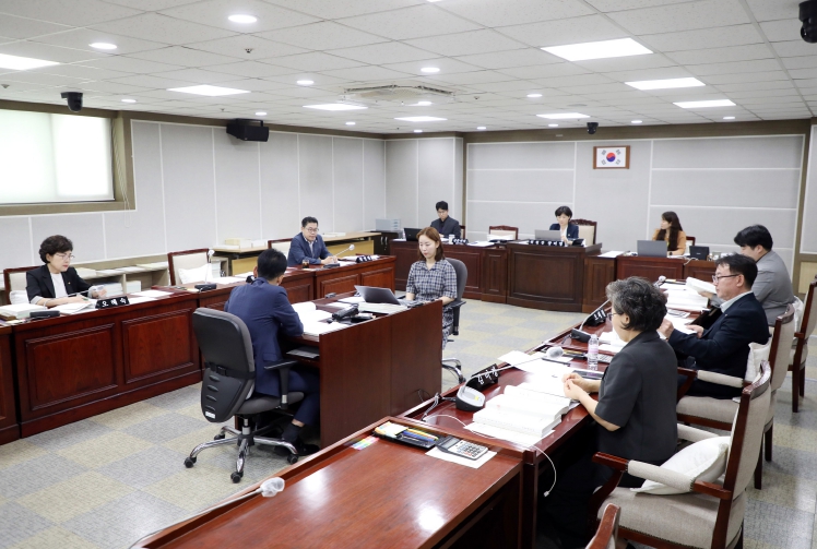 수원특례시의회 문화체육교육위원회, 조례안 등 안건심사