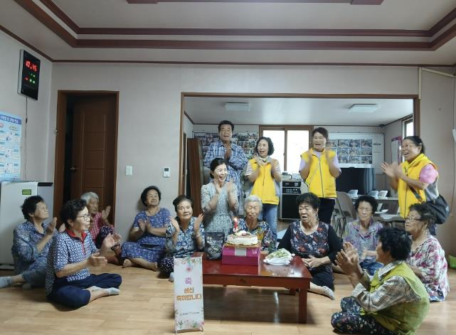 아산시 영인면 행복키움추진단, '어르신 생신잔치'로 따뜻한 나눔 실천