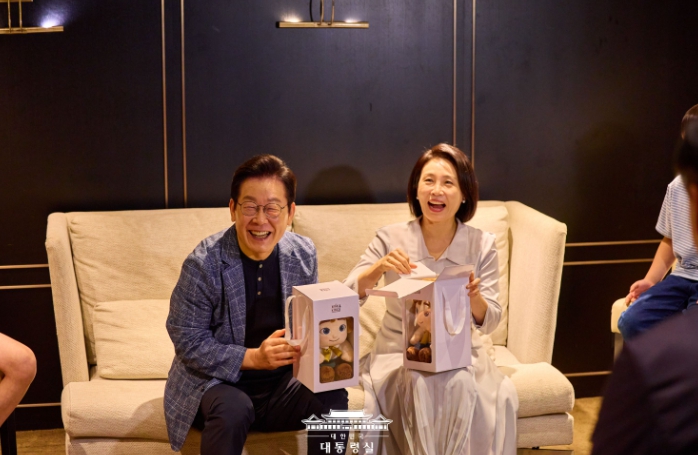 이재명 대통령 내외, 영락보린원 원생들과 영화 관람 