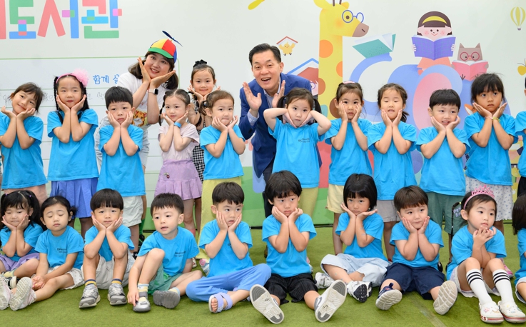 2025 북키즈콘 성황리 종료…이재준 수원시장, 아동들과 동화 만들어