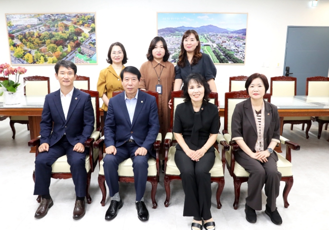 전주시의회, 신임 전주교육지원청 채선영 교육장과 간담회