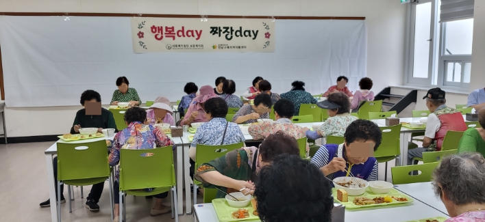 구례군 재능기부를 통한 '행복day, 짜장day' 개최, 경로식당 어르신들께 따뜻한 한 끼 선물