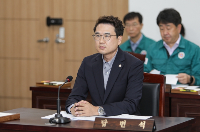 예산군의회 홍원표의원 대표발의, ‘환경친화적 자동차 지원 조례안’ 상임위 통과 