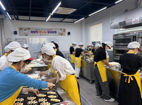 충남교육청, 직원들 직접 구운 피자빵으로 아이들에게 웃음 전해
