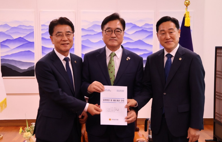 전라남도의회 김태균 의장, 우원식 국회의장 만나 지역현안 건의