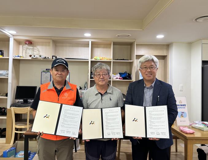 아산시 음봉면 행복키움추진단, 캘리그라퍼 김호룡 작가와 업무협약 체결