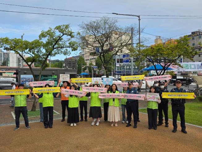 목포시, 자살예방의 날 맞아 출근길 거리 캠페인 실시

