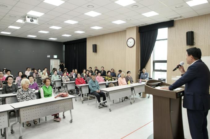오성환 당진시장, 동부노인대학 특강