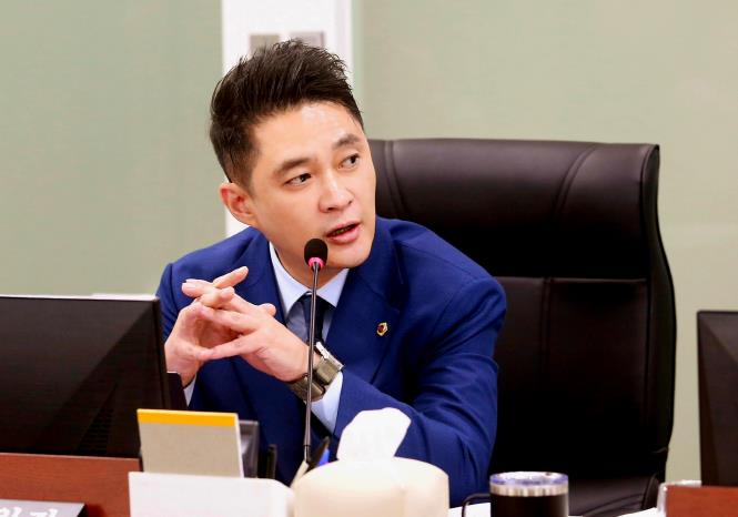 경기도의회 전석훈 의원, 1년 넘게 잠자는 인공지능원 설립... AI 골든타임 놓쳤다