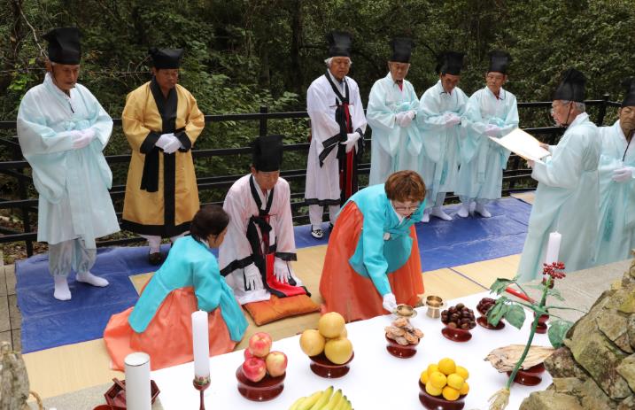 금산군, 제43회 금산세계인삼축제 성공 기원 진악산 마당바위 기도회 개최
