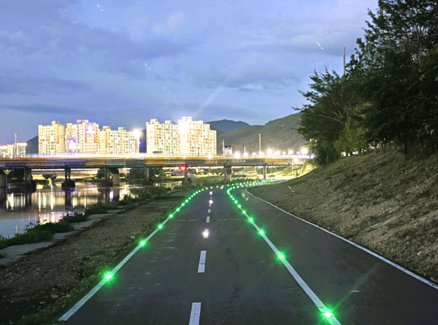 장성군 황룡강 자전거길에 야간조명 ‘반짝’… 안전 확보