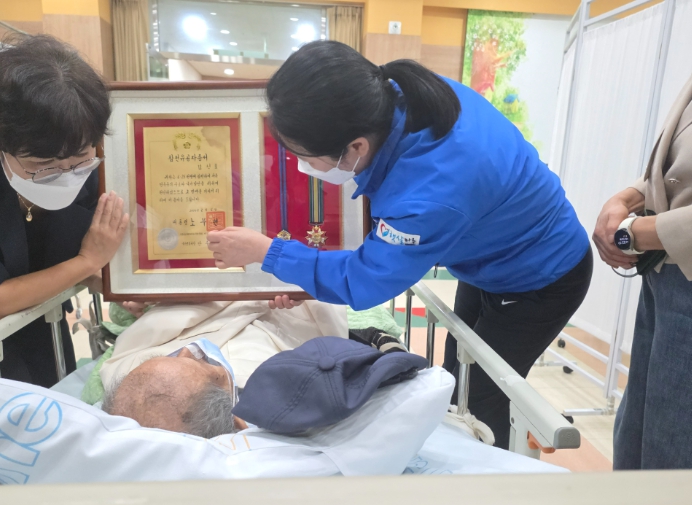 영동군 햇살마루 재단, 추풍령면 무연고 참전유공자 액자 전달식