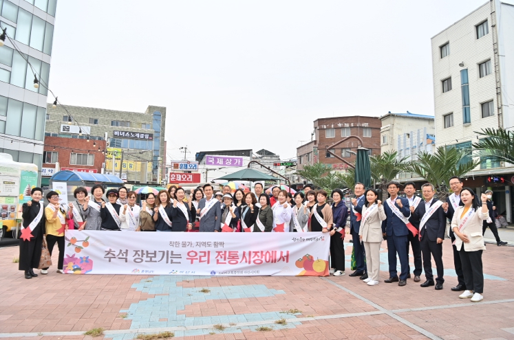 김태흠 충남도지사, 전통시장 찾아 현장 소통