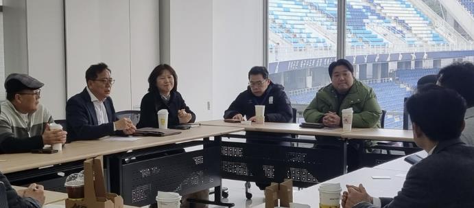 수원시 팔달구 우만1동, 수원블루윙즈와 간담회 개최