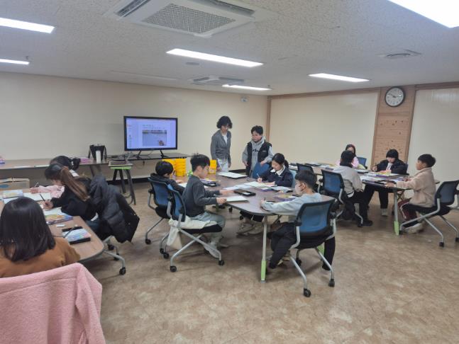 영암군미래교육재단, 창의 미술 ‘마음을 그리는 아이들’ 운영...지역 미술 인재 육성 위해, 초등 3~5학년 대상 전문 교육 실시 
