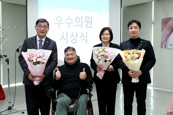 성동구의회 박성근, 전종균, 이현숙 의원 표창패 수상