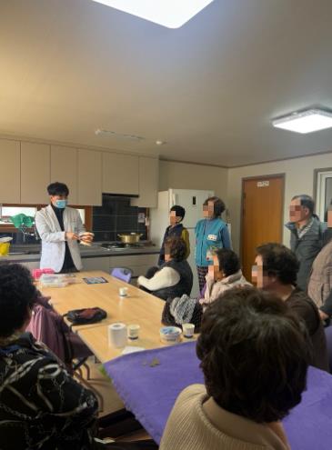 거제시 “어르신 건강한 미소 지키는 '찾아가는 틀니세척 Day' 운영”