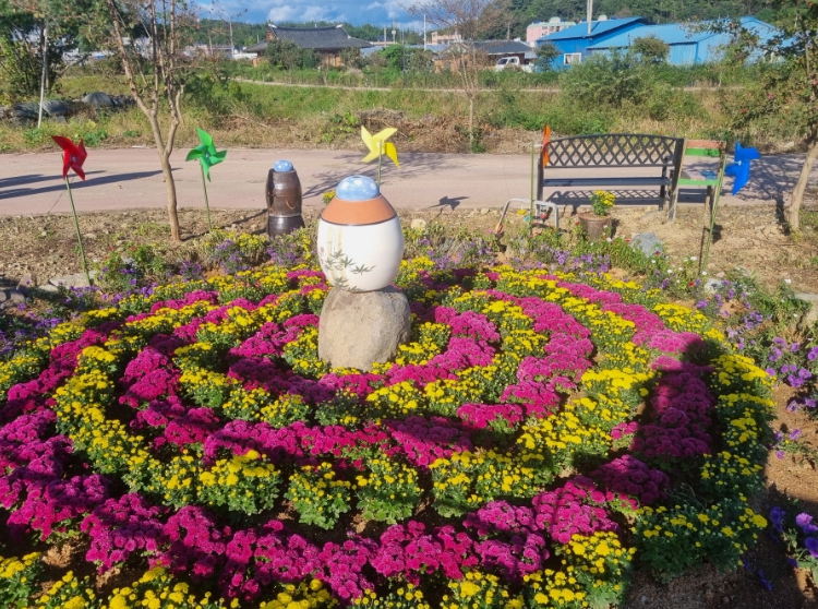 고흥군, 생활폐기물 투기 지역 꽃밭으로...‘우리동네 새단장’ 연계 추진