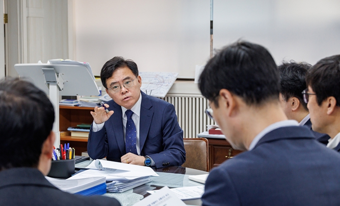 진교훈 강서구청장, 염창동 마을버스 사고 피해 주민 지원 논의