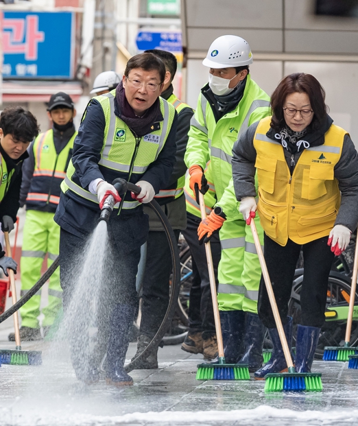 주거환경 만족도 1위 광진구, 주민과 함께 봄맞이 대청소 실시