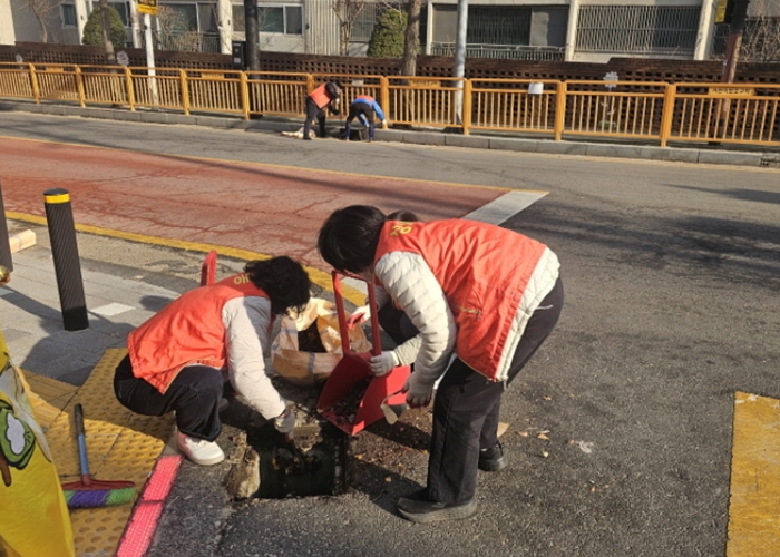 고양시 성사2동 통장협의회, 봄맞이 마을 환경정화활동 실시