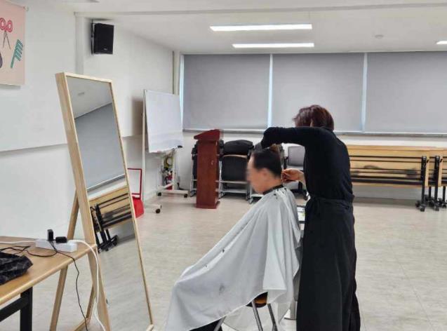 송파구 "머리 다듬으며 안부도 살펴요"