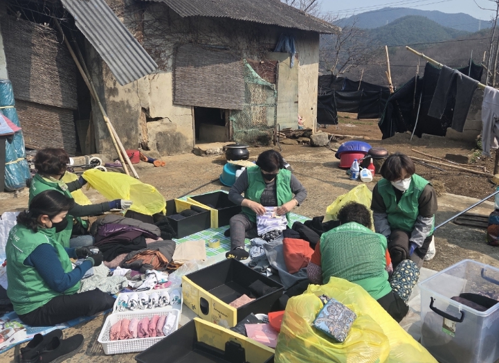 고성군정리수납 전문봉사단, 독거노인 가구 찾아 따뜻한 정리수납 봉사활동 실시