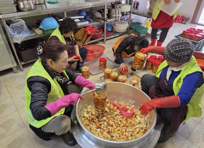 양평군 단월면 지역사회보장협의체, 고로쇠 물김치 나눔으로 이웃사랑 실천