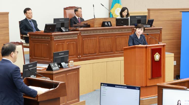 창원시의회 김묘정 의원“통합돌봄 철저한 준비 당부”
