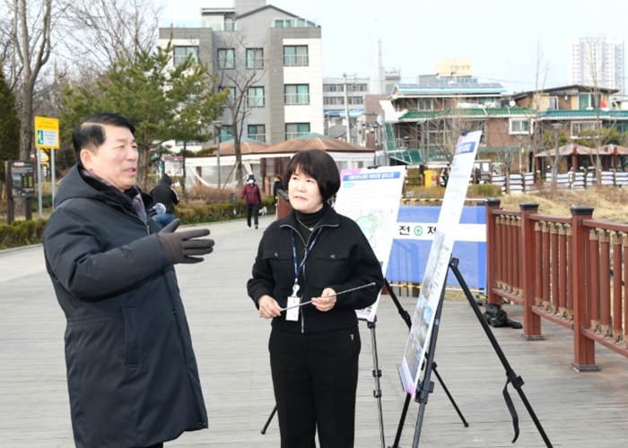 구리시 이문안호수공원 현장 점검… 시민 중심의 힐링 공간 조성