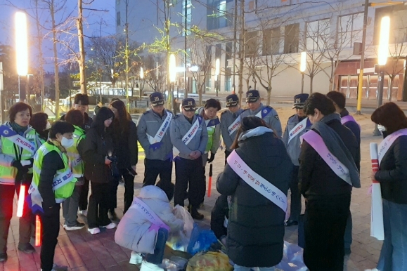 '깨끗한 신촌, 생활폐기물 다이어트' 서대문구·서대문경찰서 합동 캠페인
