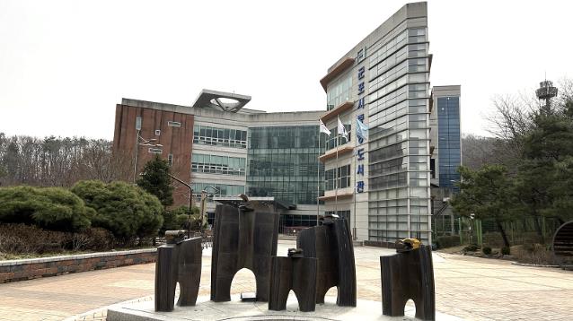 군포시중앙도서관, '2026년 문학상주작가 지원사업' 선정