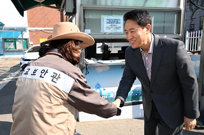 오세훈 시장, 13일 서울 소재 초등학교 찾아 ‘초등안심벨’ 시연