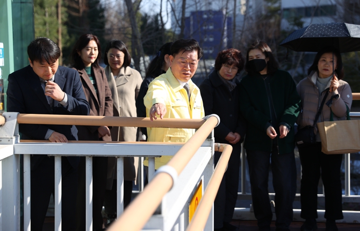 광명시, 시민 보행환경 개선… 햇무리육교 새 단장