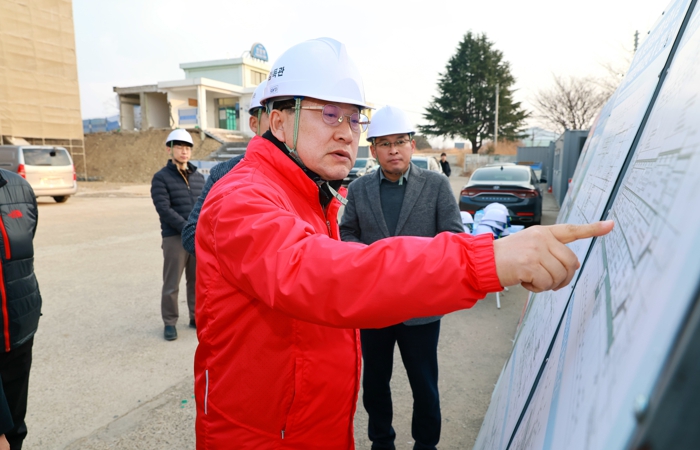 경주시, 안강 농촌중심지활성화사업 현장 점검…북경주 복합문화복지센터 공정 점검