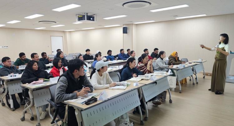 군산시 사회통합프로그램 ‘관심’... 외국인 주민 ‘장기정착’ 청신호
