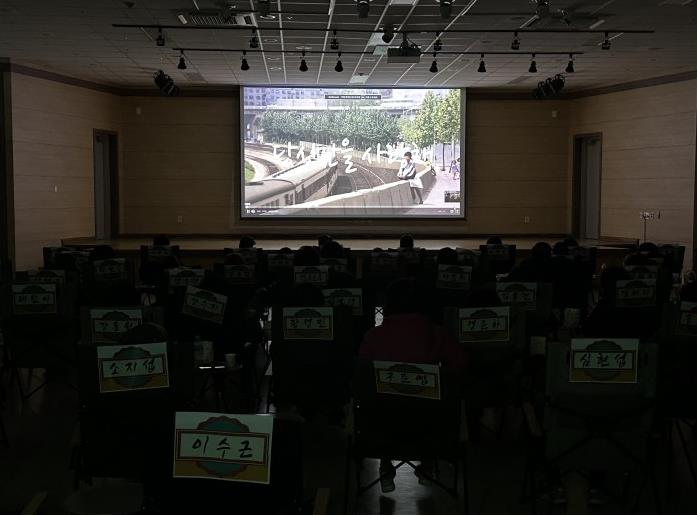 충주시, 어르신 영화 상영 프로그램 '청춘극장' 18일부터 재개