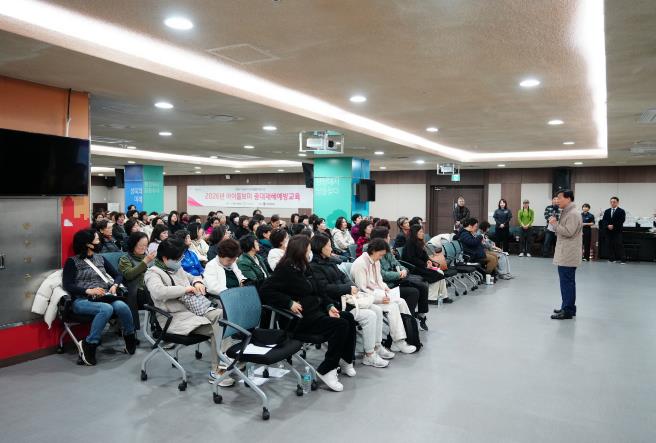 성북구, 아이돌보미 집담회 개최…돌봄 아동 안전 대응 역량 강화